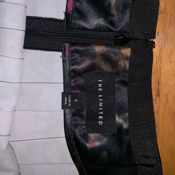 Limited Floral Pleated Skirt with Pockets - Picture 3 of 5